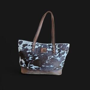 STS Ranch Wear Classic Genuine Cowhide Tote, zip closure, double shoulder straps